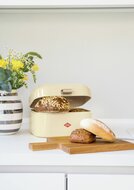 Wesco Single Grandy, Voorraadbak, amandel